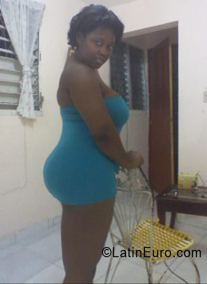 Date this hot Dominican Republic girl Bernaldina from Santo Domingo DO5465