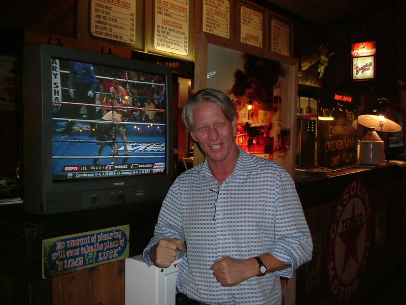 Date this voluptuous United States man R. Scott from Naples US8013