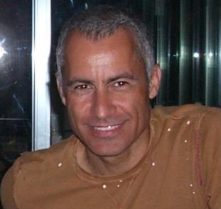 Date this tall United States man Roberto123 from Hawthorne US8039