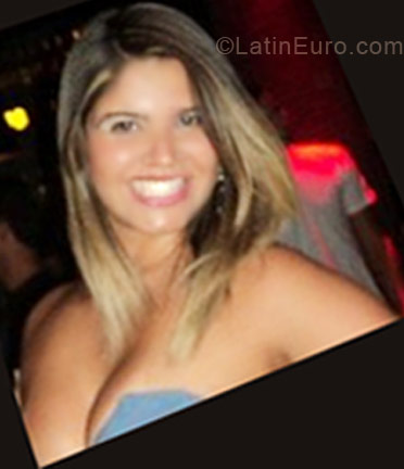 Date this good-looking Brazil girl Fernanda from Sao Paulo BR3955