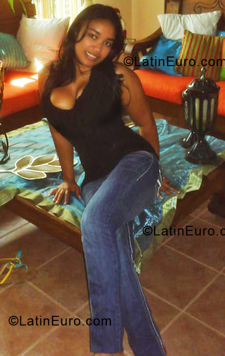 Date this hard body Dominican Republic girl Erika from Jarabacoa DO5513