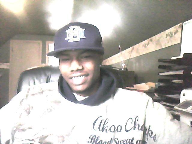 Date this voluptuous United States man READI from Milwaukee US8147