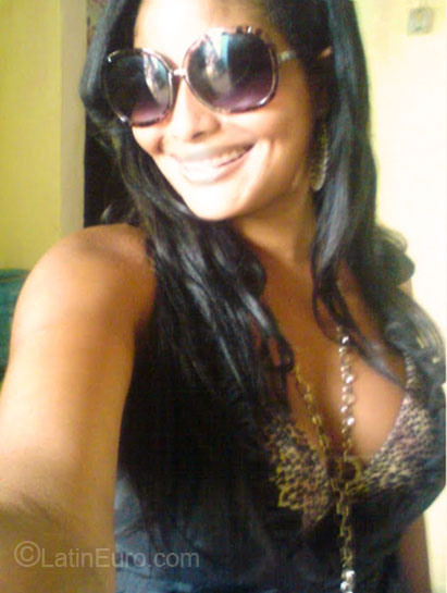 Date this cute Brazil girl Jeany from Salvador BR4004