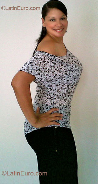 Date this stunning Dominican Republic girl Eudis from Santiago DO5557