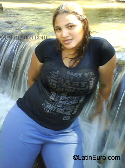 Date this nice looking Colombia girl Yady Vanessa from Barranquilla CO5574