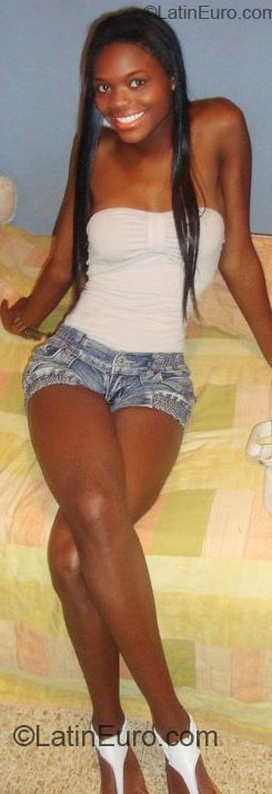 Date this happy Colombia girl Jazmin Yessenia from Medellin CO5583