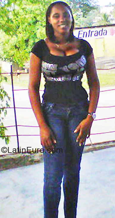 Date this voluptuous Dominican Republic girl Maria Antonia from haina DO5657