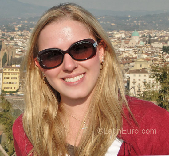 Date this georgeous Brazil girl Larissa from Curitiba BR4109