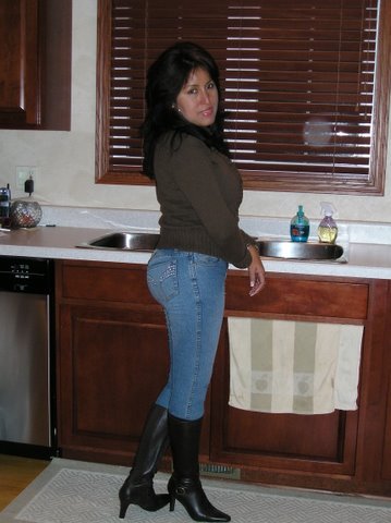 Date this voluptuous United States girl Cecilia from Phoenix US8346