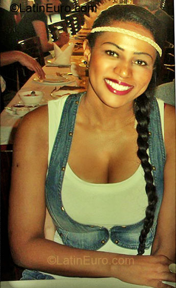 Date this voluptuous Brazil girl Simone from Rio De Janeiro BR4133