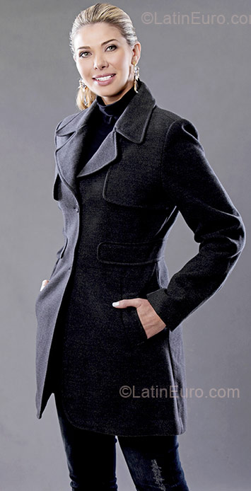 Date this lovely Brazil girl Andrea from Curitiba BR4159