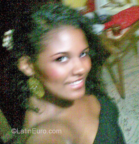 Date this nice looking Colombia girl Stefanny from Santa Marta CO5828
