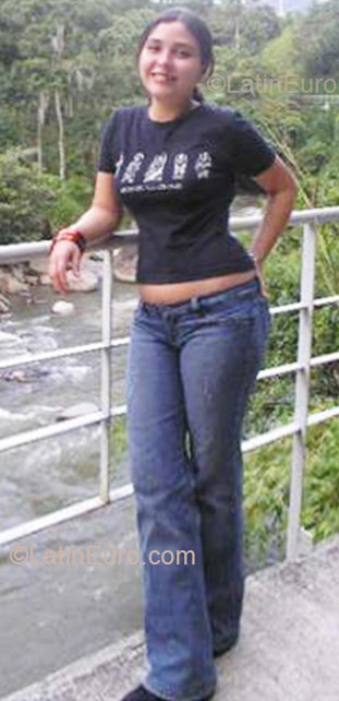 Date this happy Colombia girl Veronica Maria from Medellin CO5697