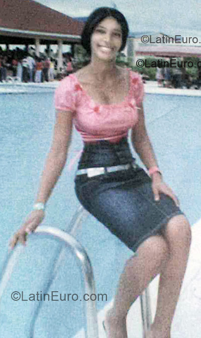 Date this nice looking Dominican Republic girl Anyisantana from Santo Domingo DO5751