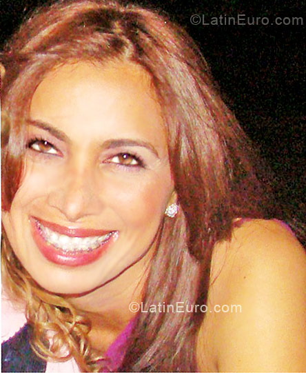 Date this attractive Venezuela girl Denise from Maracaibo VE59