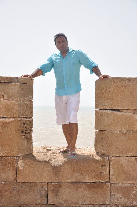 Date this tall United Kingdom man A-J from London NL142