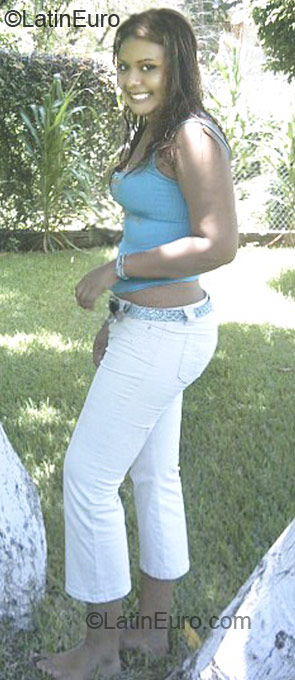 Date this charming Colombia girl Isaura from Medellin CO5847