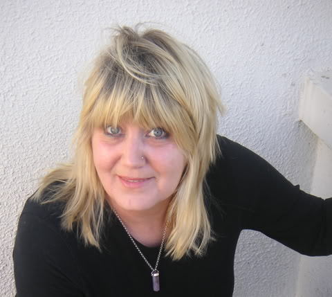 Date this cute United Kingdom girl Jthom from London GB455