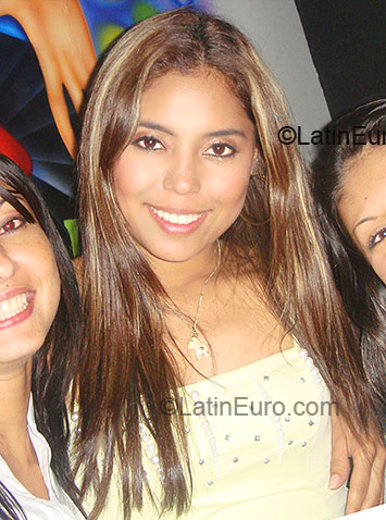 Date this fun Colombia girl Maru from Armenia CO7075