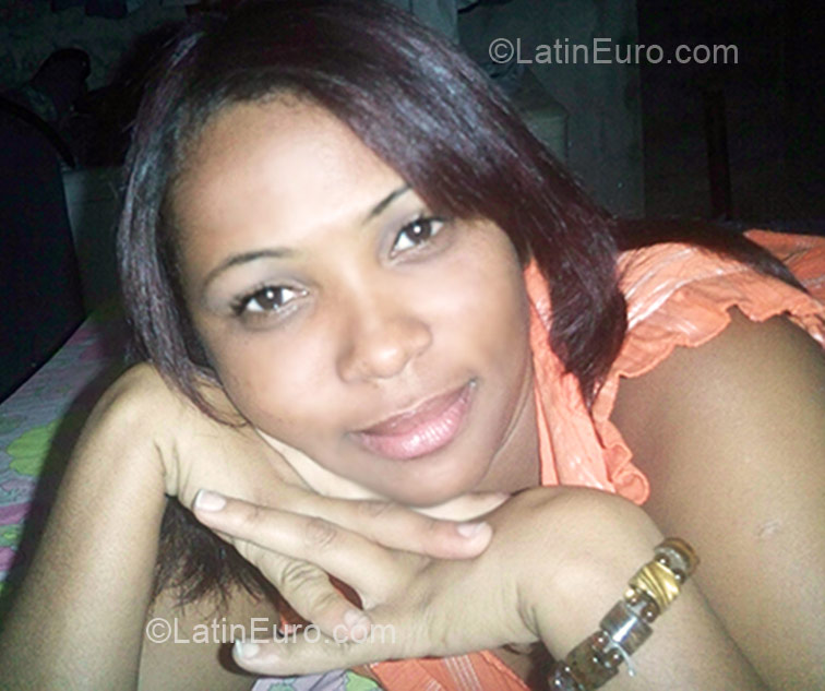 Date this cute Dominican Republic girl Yovanka from Santo Domingo DO5910