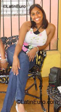 Date this nice looking Dominican Republic girl Argelia from Santo Domingo DO6002