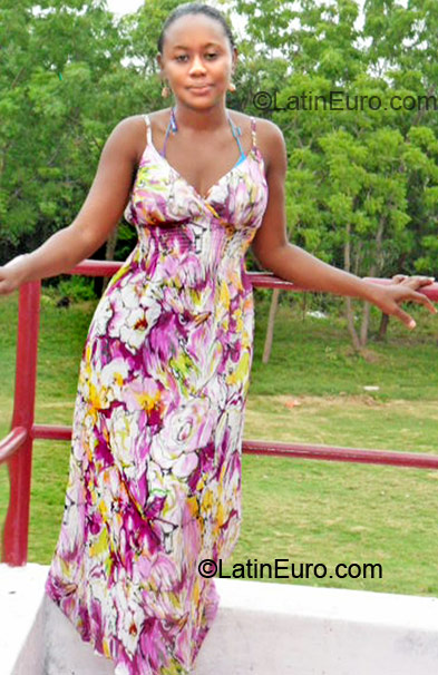 Date this sultry Dominican Republic girl Maria Luisa from La Romana DO6028