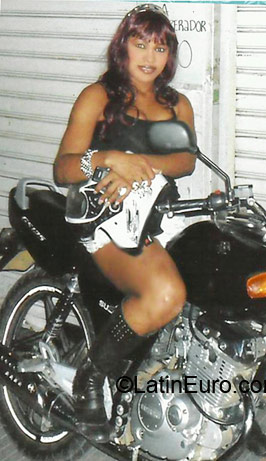 Date this georgeous Colombia girl Deni from Cucuta CO7185