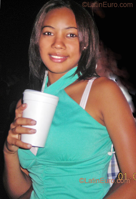 Date this young Dominican Republic girl Ariela Carolina from Dajabon DO6043