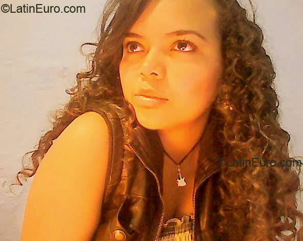 Date this sensual Colombia girl Paola from Cali CO6007