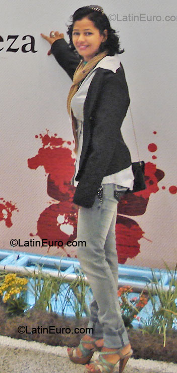 Date this sultry Brazil girl Clebia from Camacari BR4382