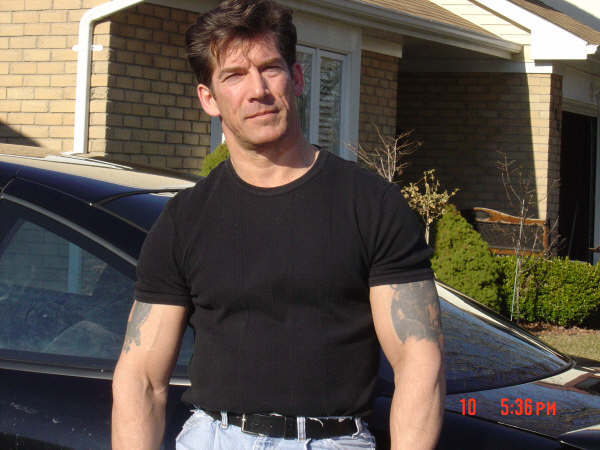 Date this voluptuous Canada man Mrfitness from ETOBICOKE CA340