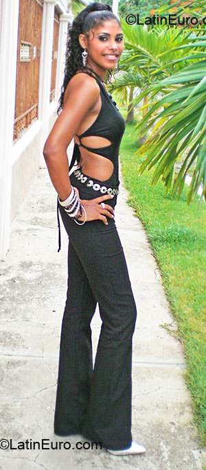 Date this hot Dominican Republic girl Mariela from Bonao DO6123