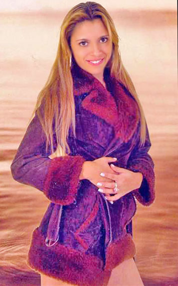 Date this delightful Colombia girl Lina from Medellin CO6062