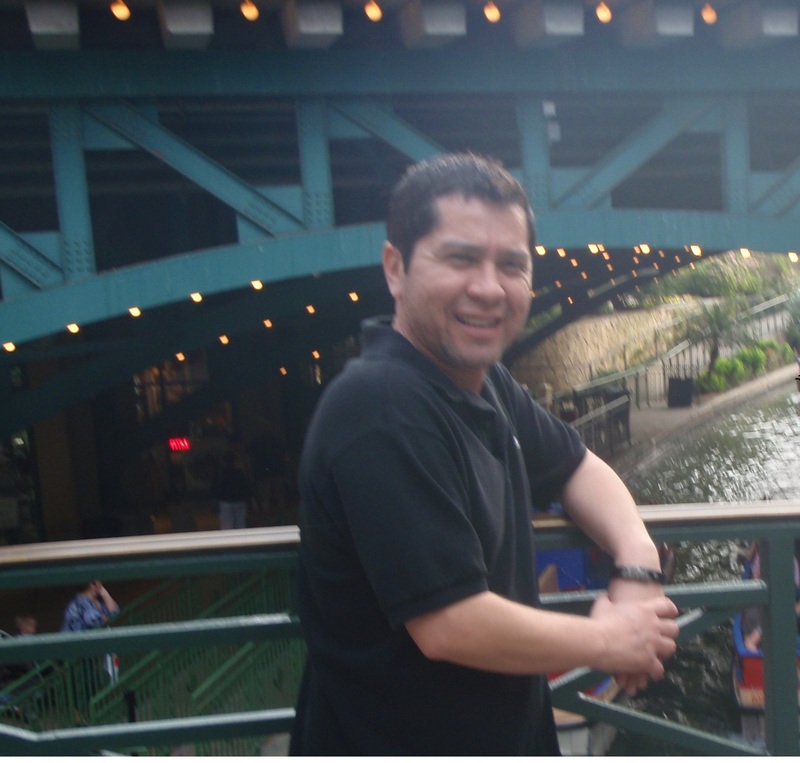 Date this young United States man Edgar from Los Angeles US8691