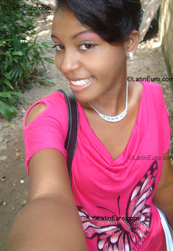 Date this delightful Dominican Republic girl Yessica from Santo Domingo DO6195