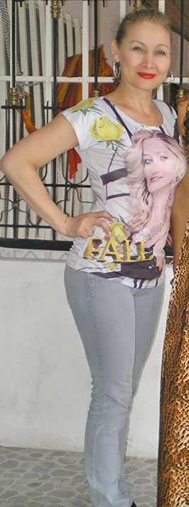 Date this exotic Colombia girl Yulieth from Bogota CO6101