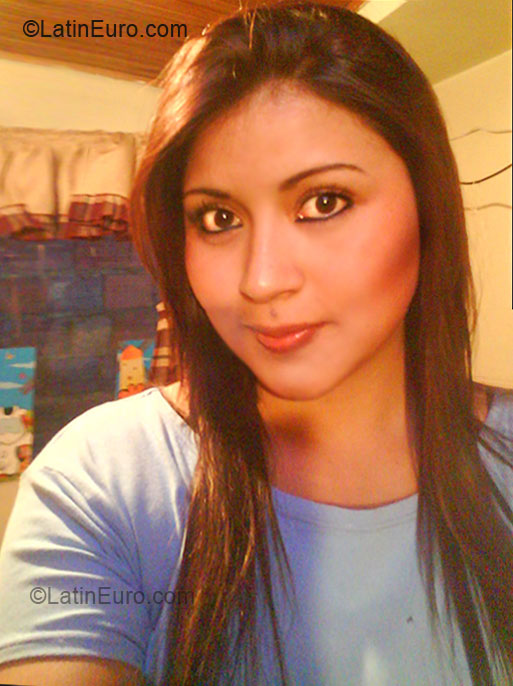 Date this georgeous Colombia girl Thannia from Bogota CO6115