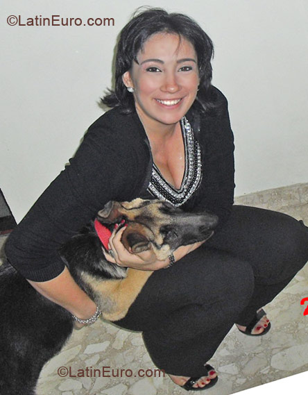 Date this exotic Dominican Republic girl Sharlyn from Santo Domingo DO6404