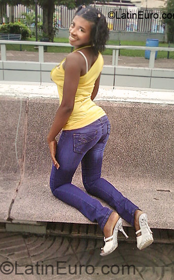 Date this charming Dominican Republic girl Adriana from Santo Domingo DO6478