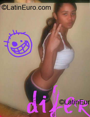 Date this stunning Dominican Republic girl Reveca from Santo Domingo DO6524