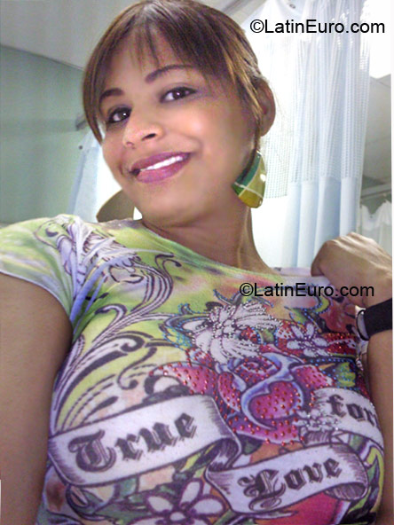 Date this athletic Dominican Republic girl Yadira from Santo Domingo DO6531