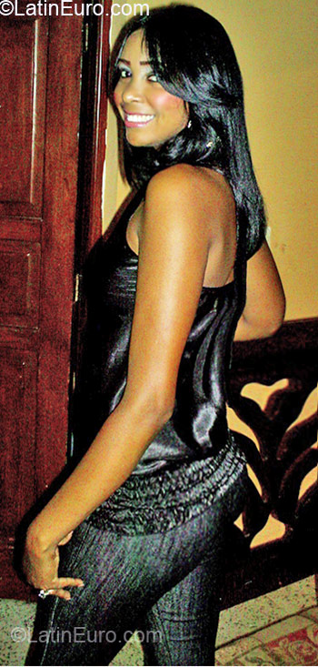 Date this happy Dominican Republic girl Yara from Santiago DO6547