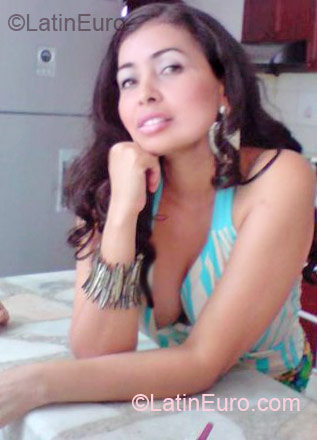 Date this beautiful Colombia girl Maria lusia from Neiva CO7256