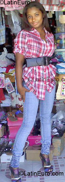 Date this delightful Dominican Republic girl Raquel from Santiago DO6673
