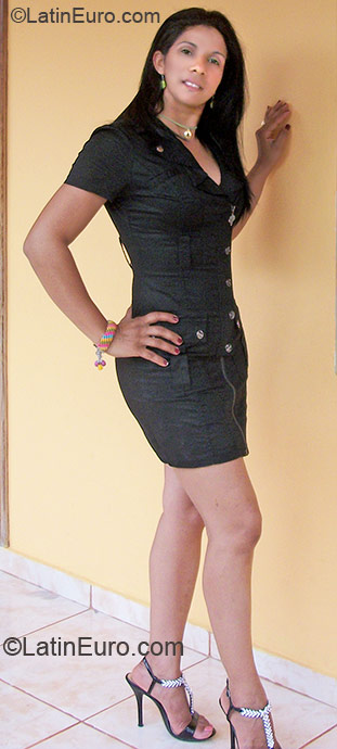 Date this pretty Dominican Republic girl Aris from Santiago DO6705