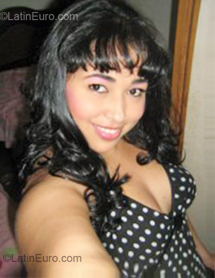 Date this sensual Colombia girl Carla from Barranquilla CO6458