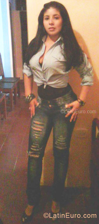 Date this gorgeous Colombia girl Tatiana from Armenia CO6470