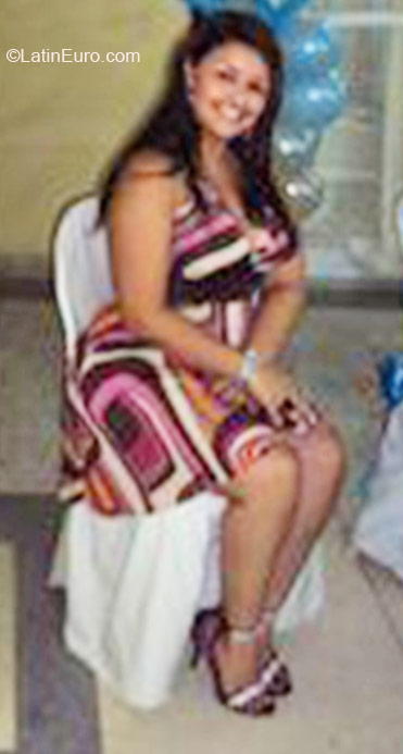Date this beautiful Colombia girl Divanis from Barranquilla CO6495