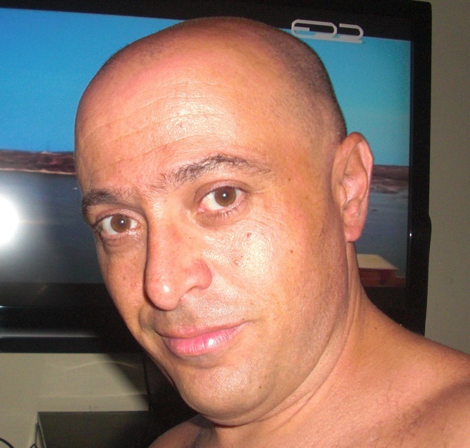 Date this stunning Malta man DIONEX from Valletta MT2