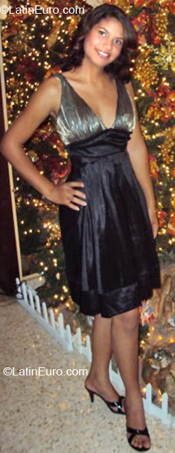 Date this exotic Dominican Republic girl Yessenia from Nagua DO6908